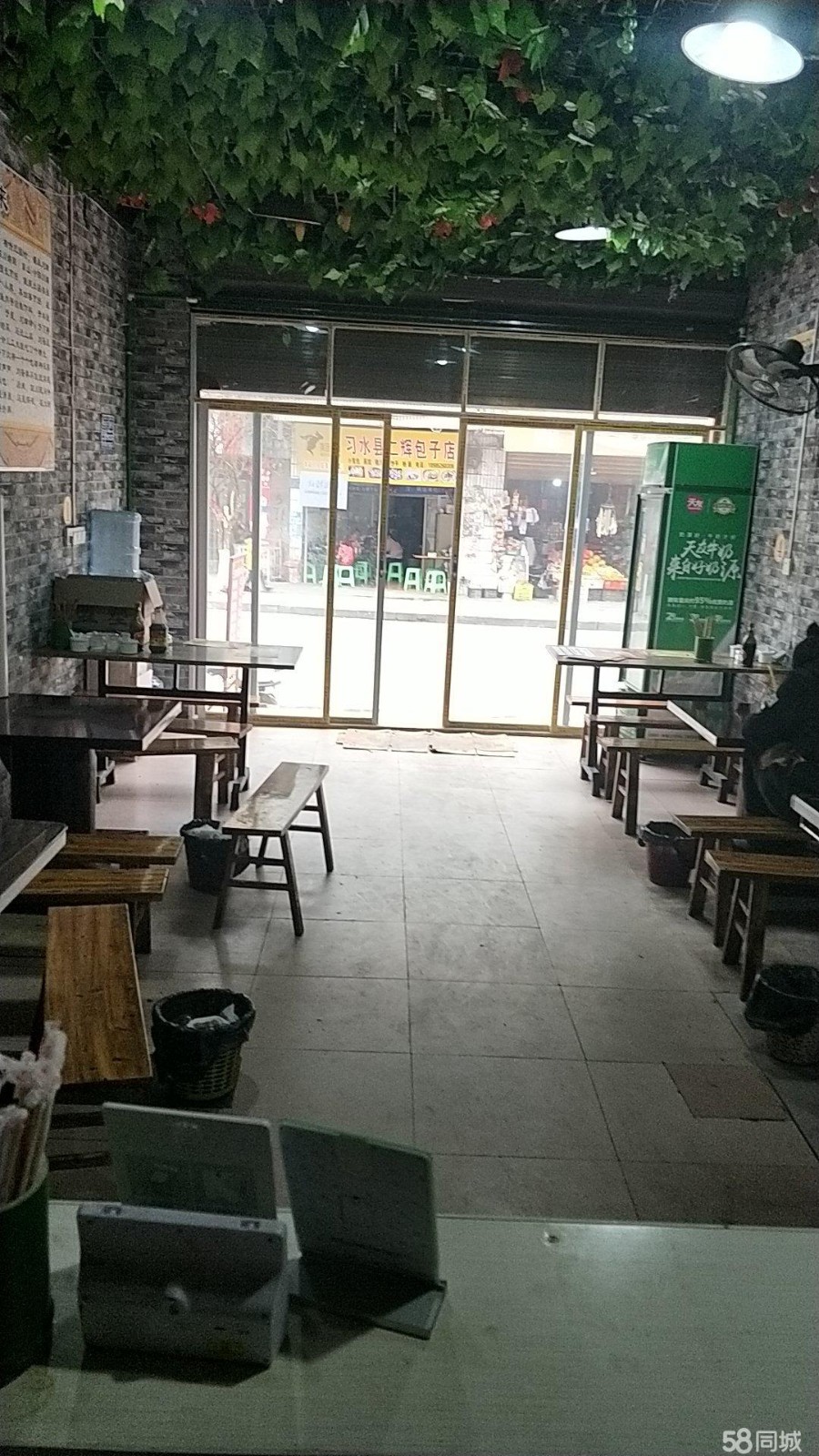 因自己家庭有事，现将正在经营的店转让